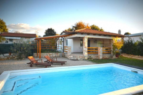 Holiday Home Eta With Pool